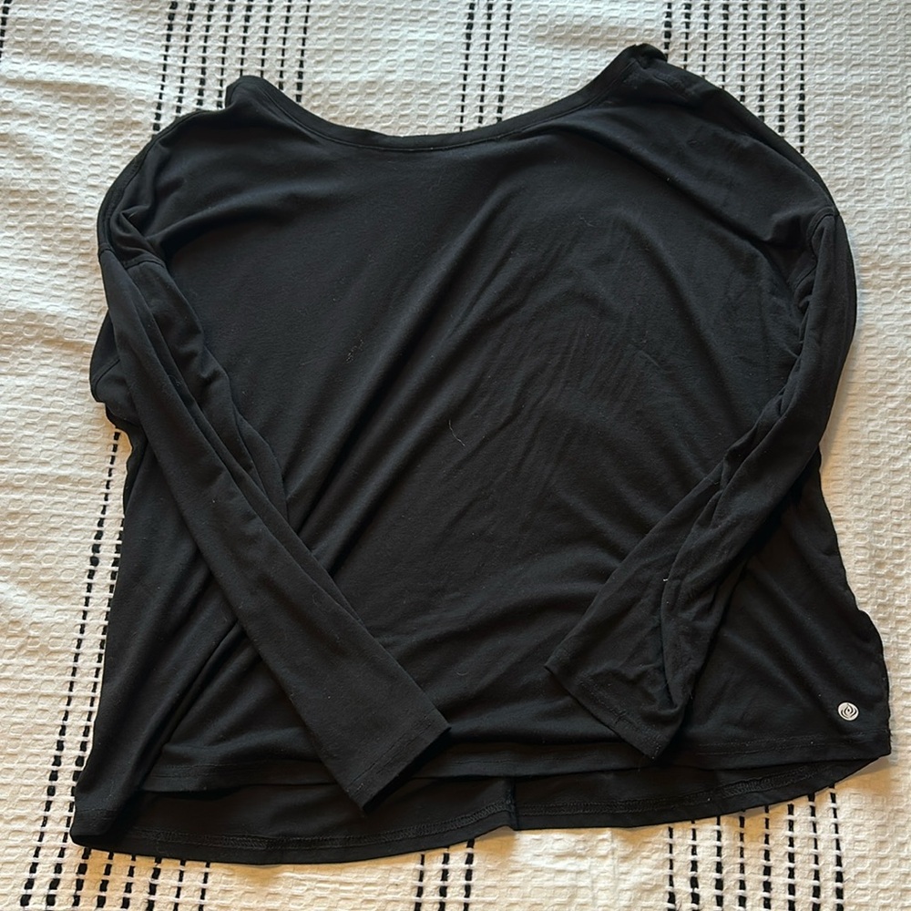 black open keyhole back long sleeve